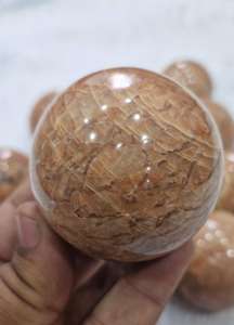 Esfera de Cristal de Piedra Lunar Naranja Natural de Primera Calidad para Chakra, Meditación e Intuición, Disponible a Buen Precio - Product Image 4