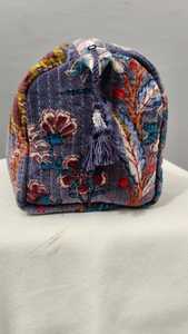 Juego de 3 Bolsas de Aseo Acolchadas de Terciopelo con Estampado Floral de Algodón Indio - Product Image 6