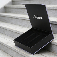 Boîte cadeau magnétique en carton ondulé écologique et recyclable avec logo personnalisé et gaufrage pour l'image de marque d'entreprise et les événements
