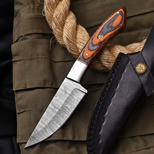Couteau de chasse professionnel en acier Damas à lame fixe, avec poignée confortable, finition de surface personnalisée et personnalisation sur mesure - Product Image 2