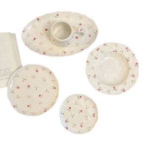 Assiette en céramique à motif floral de roses peintes à la main, bol moulé à la main, tasse à café et soucoupe de haute qualité, assiette ovale - Product Image 1
