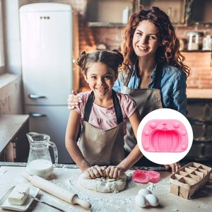 Moule en silicone Citrouille d'Halloween pour gâteaux, fondants, bougies parfumées et savons faits main - Product Image 5