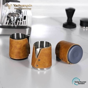 Lata para espuma de leche para café, cubierta de cuero resistente al calor, taza de acero inoxidable con forma de flor, cubierta protectora con aislamiento térmico, desmontable - Product Image 1