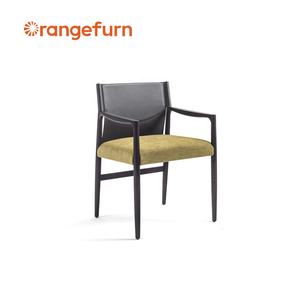 Chaises de salle à manger spacieuses et confortables chaise de salle à manger nordique en bois massif chaise de salle à manger en gros - Product Image 5