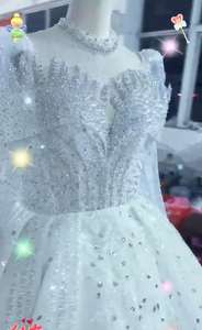 Abito da Sposa da Principessa a Stile Ball Gown con Maniche Lunghe e Scintillanti Strass di Cristallo con Scollo Alto Trasparente e Design con Spalle Scoperte - Product Image 5