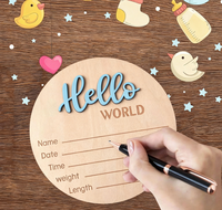 Panneau de naissance rond en bois bleu 3D « Hello World » avec support, plaque gravée avec le nom du bébé pour accessoire photo de nouveau-né et décoration de chambre d'enfant