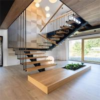 Escalier monodirectionnel design à l'aspect flottant avec structure en acier et marches en bois pour intérieur moderne