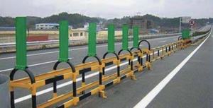 Barrera de choque profesional barandilla de alta velocidad barandilla de acero galvanizado barandilla de autopista - Product Image 5