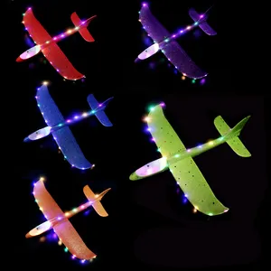 Avião luminoso grande com 17 luzes voando brinquedos para crianças brincando ao ar livre Manual Throwing Foam Plane Venda quente brilhando no escuro