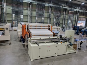 Ligne de production automatique de papier toilette et de serviettes de <span class=keywords><strong>cuisine</strong></span> pour usage domestique, avec moteur à engrenages PLC et pompe - Product Image 2