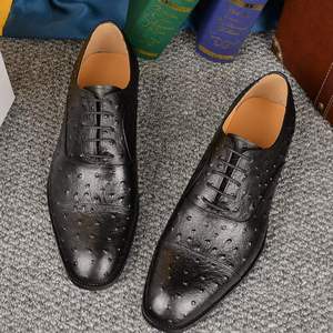 Zapatos de vestir y Oxfords de lujo, hechos a mano, con patrón en relieve, elegantes y modernos, ideales para oficinas, fiestas y bodas. - Product Image 3