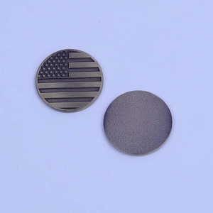 Vendita all'ingrosso di marcatori per palline da <span class=keywords><strong>golf</strong></span> personalizzati in lega di zinco da 25 mm con logo in rilievo per attrezzi da divot e clip per cappello - Product Image 2