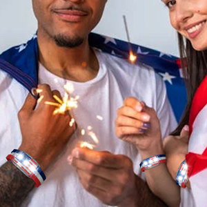Logotipo personalizado Bandera intermitente Silicona LED Light up Pulsera para celebraciones del Día Nacional Suministros de vacaciones - Product Image 3
