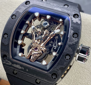 Reloj Tourbillon Personalizado con Diseño de Mano del Diablo, Caja de Carbono en Capas, Esfera Esqueletizada, Detalles en Oro de 18K, Reloj Mecánico - Product Image 2