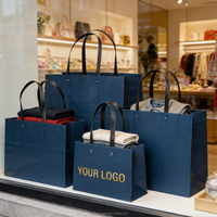 Luxuriöse Kunstpapier-Kartontaschen mit Laminierung Anpassbares Logo Farbauswahl Verschiedene Griffoptionen Recycelte Materialien Geschenk- und Aufbewahrungstaschen