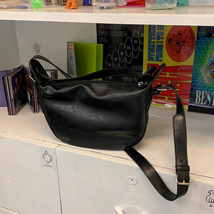 Bolso de Pecho para Mujer First Artemisia, Negro, Minimalista, con Cierre de Cremallera, Informal, para Otoño, Portátil, Tipo Bandolera - Product Image 5