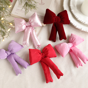 Ornement de Noël 3D coloré en forme de nœud rembourré en coton pour la décoration de la maison et les fournitures de fête - Product Image 1