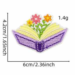 Patch thermocollant brodé motif chat, livre et cœur pour la décoration de vêtements et de sacs à dos - Product Image 2