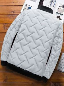 เสื้อแจ็คเก็ตผู้ชายแบบสวมใส่สบาย คอตั้ง ผ้าหนา รุ่นดรอปชิปปิ้ง แฟชั่นฤดูใบไม้ร่วง/ฤดูหนาว 2024 เสื้อโค้ทอุ่นๆ มีกระเป๋า ผลิตจากโพลีเอสเตอร์ 100% - Product Image 2