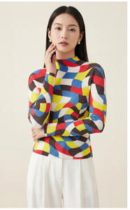 Hauts pour femmes en mousseline de soie à col montant, coupe ajustée, imprimé géométrique, style décontracté, design tendance, vente en gros Bazar, vêtements en vrac - Product Image 3