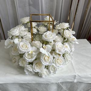 GreenLife Vente Flash Candelabres en Soie Blanche Élégants pour Décoration de Table et Centres de Table de Mariage - Product Image 3