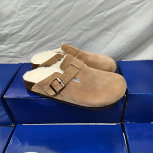 L'usine vend des <span class=keywords><strong>sabots</strong></span> en cuir véritable pour femmes en gros, pantoufles d'hiver douces et chaudes de marque de créateur - Product Image 5