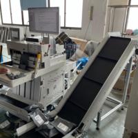 Machine d'emballage automatique de cartons pour le commerce électronique, machine de scellage de colis express à haute efficacité avec convoyeur
