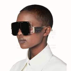 2022 New Trendy ultima moda grande Designer di lusso OEM occhiali da sole all'ingrosso donne produttore fabbrica occhiali da sole oversize - Product Image 4