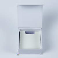 Boîte cadeau magnétique en marbre avec logo personnalisé pour demoiselle d'honneur, cadeau de mariage avec mini présentoir pour pendentif