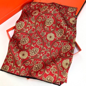 Sciarpa in <span class=keywords><strong>Seta</strong></span> di Gelso 100% con Stampa Paisley Rossa e Margherite, 105cm, Versatile per Donna, Autunno e Inverno - Product Image 4