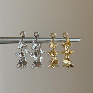 Pendientes de Aro con Forma de Mariposa Vintage, Chapados en Oro, para Mujer - Product Image 3