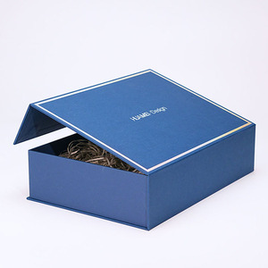 Boîte cadeau pliable en carton rigide avec impression, fermeture magnétique, en matériau recyclable, pour vêtements - Product Image 3