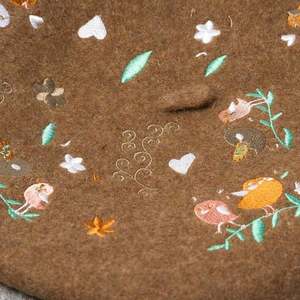 Béret décontracté brodé pour femme automne-hiver, nouveau béret en laine motif oiseaux et fleurs avec broderie personnalisée pour le sport, les fêtes et la pêche - Product Image 5