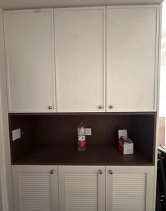 Armoire peu encombrante avec rangement dissimulé et poignées originales, idéale pour les petites chambres et les chambres d'enfants - Product Image 3