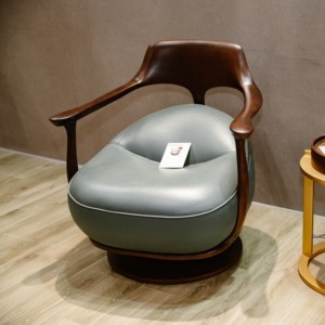 Fauteuil d'appoint élégant en bois de noyer avec coussin en cuir noir, design pivotant, base en métal doré, OEM ODM PISANO - Product Image 4