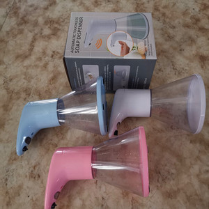 เครื่องจ่ายเจลทำความสะอาดมืออัตโนมัติพร้อมโฟมไร้สัมผัสสำหรับผู้ใหญ่และเด็ก ใช้พลังงานจากแบตเตอรี่ เปลือกพลาสติก สีฟ้า สีชมพู - Product Image 2