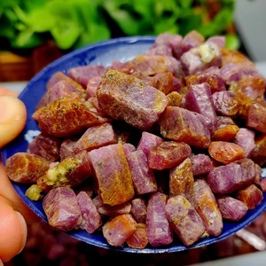 Tinh thể bán buôn Chất lượng cao <span class=keywords><strong>Ruby</strong></span> đá đỏ Corundum gốc đá chip đá đối với đồ trang sức - Product Image 2