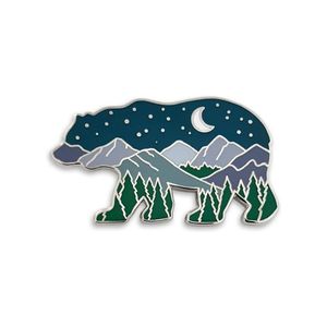 Spilla per animali selvatici con motivo motivo personalizzato con spilla da campeggio con vista in montagna - Product Image 1