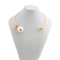 Collier Sautoir Simple et Tendance avec Pendentif Cercle Ouvert en Perle Blanche, Bijou Statement en Acier Inoxydable Plaqué Or, Idéal Cadeau