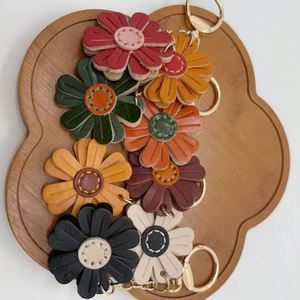 PU Leather Flower Keychain Creative Daisy Flower Bag <b>Charm</b> Chrysanthemum <b>Charms</b> <b>Keyring</b> for Purse - Product Image 3