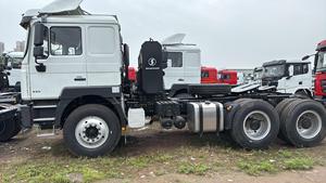 รถบรรทุกหัวลาก SHACMAN F3000 มือสอง 6x4 ดีเซล มาตรฐานไอเสียยูโร 3 เครื่องยนต์ Weichai รับน้ำหนักบรรทุก 11-20 ตัน สำหรับการขนส่งสินค้าระหว่างประเทศ - Product Image 3