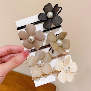 Coleteros de Tela con Centro de Perlas, Accesorios Casuales para el Cabello de Mujer, Colores Claros, Hechos a Mano, Verano 2023 - Product Image 2