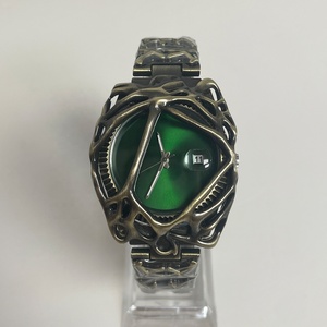 Orologio da Polso Vintage in Bronzo Y2K con Quadrante a Ragnatela in Alabastro, Design Unico e Creativo, Orologio al Quarzo con Data per Uomo - Product Image 5