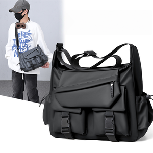 Bolsa de Hombro Personalizada Esencial para Viajes, de Alta Calidad, Estilo Táctico Vintage, para Hombre, Impermeable, Moderna e Informal - Product Image 1
