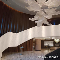 Pierre d'albâtre blanche Onyx artificiel translucide de luxe pour escalier d'hôtel Carrelage de sol mural