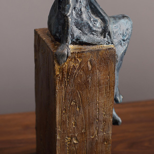 Женская скульптура из смолы - Product Image 4