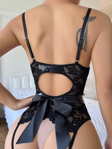 Nouvel ensemble de lingerie noire en dentelle avec coutures transparentes, soutien-gorge ajusté et bas de cuisse pour femme - Product Image 6