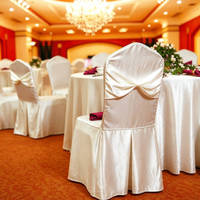 Ensemble de nappes de table en satin blanc de luxe sur mesure et housses de chaise à nœud pour tables rondes, idéal pour les lieux de réception
