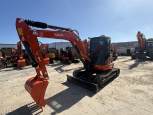 Mini-excavatrice Kubota KX040-4 d'occasion de haute qualité, 4 tonnes, à bras oscillant zéro, peinture d'origine, idéale pour l'aménagement paysager, M - Product Image 2