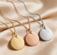 Collier avec pendentif rond gravé personnalisé en gros, plaqué or 18 carats, acier inoxydable, bijoux vierges pour femmes